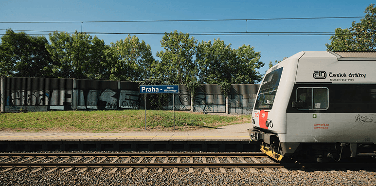Vlak na nádraží Praha